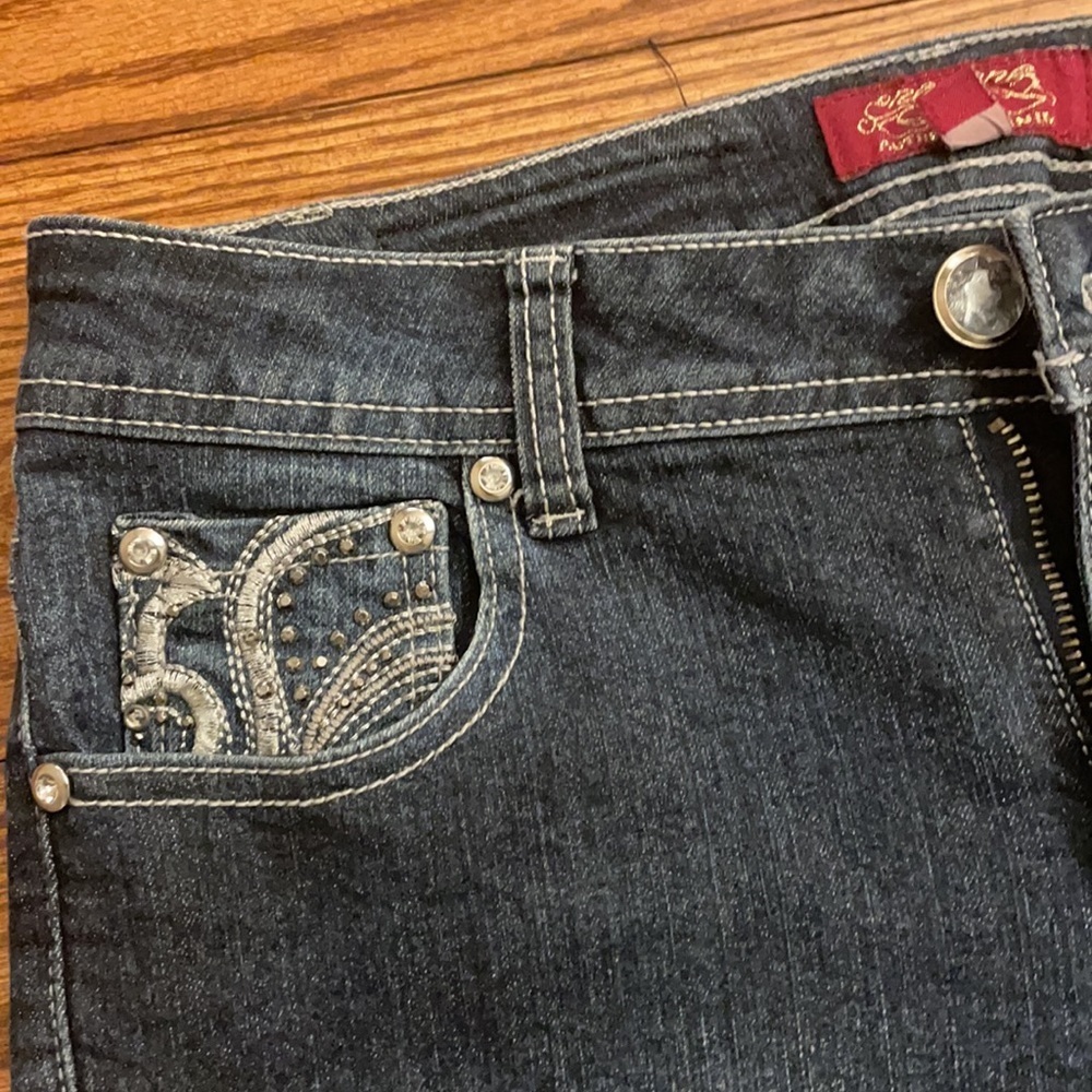 ONE 5 ONE Capri women’s jeans. Embellished, jeweled, stitching!!! Distressed - Picture 5 of 9